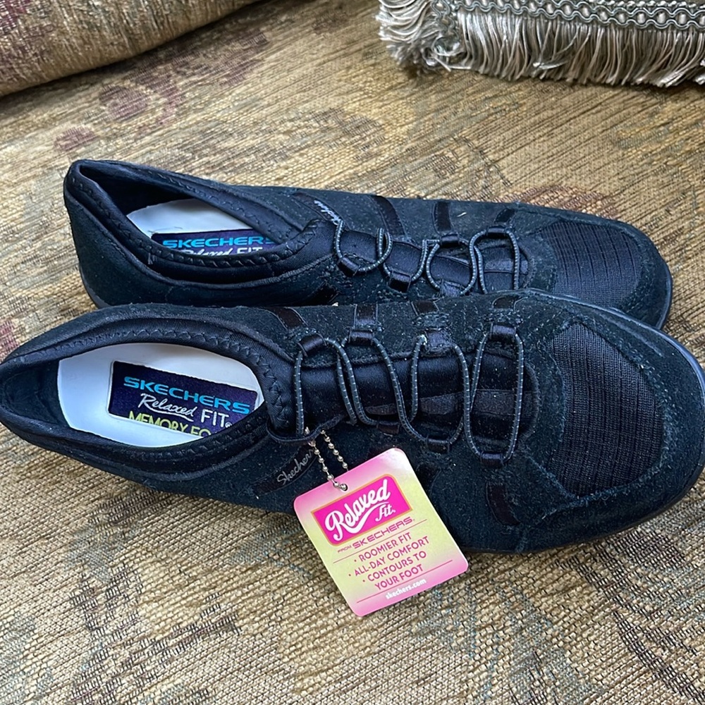 Skechers relaxed fit memory foam black sneakers Size 7 NWT